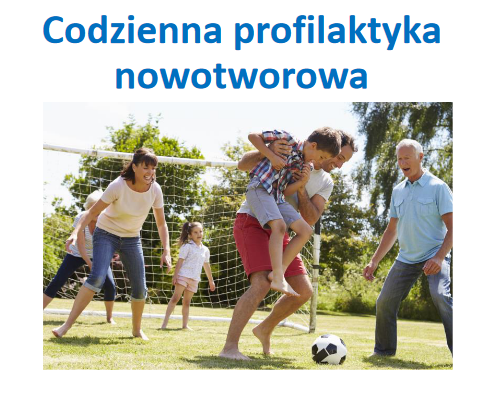 Rodzina podczas spaceru w parku.