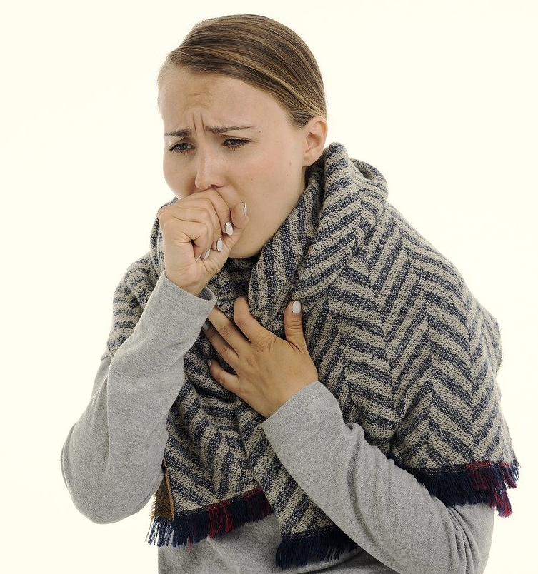 Zdjęcie kaszlącej kobiety